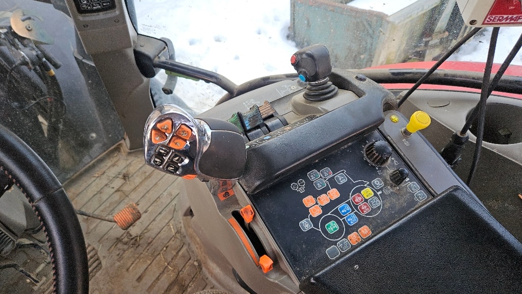 Tracteur CASE IH MAXXUM CVX 115 - photo slide 6