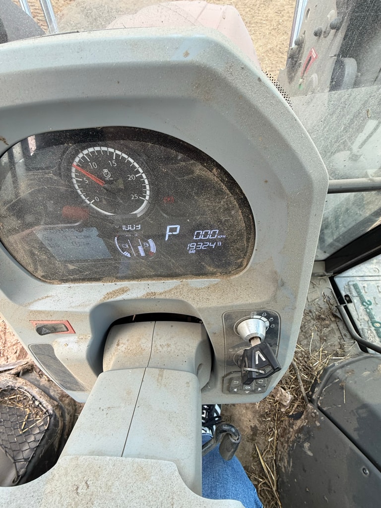 Tracteur chargeur VALTRA G 105 A - photo slide 13