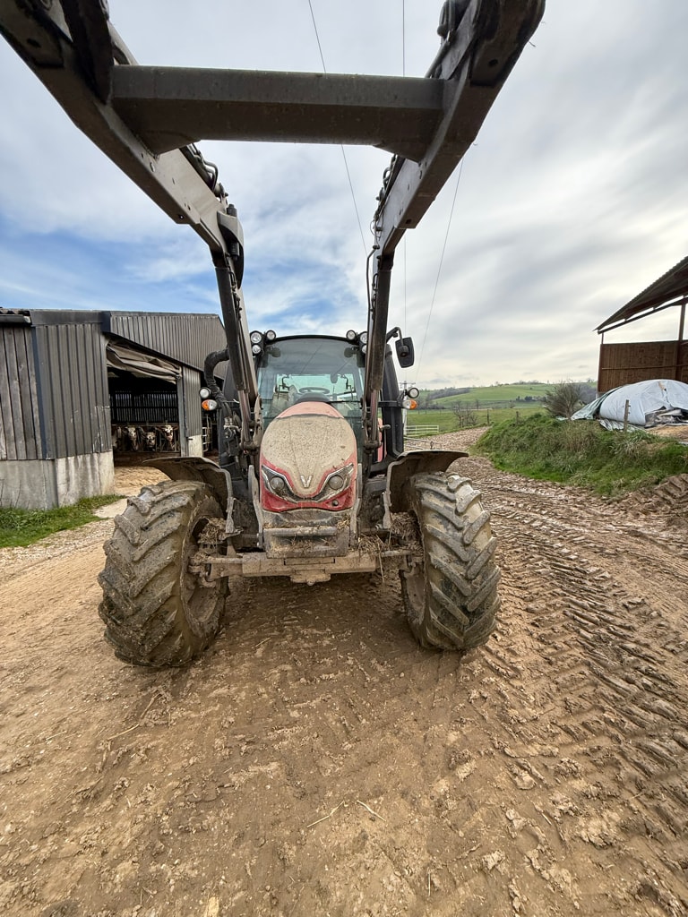Tracteur chargeur VALTRA G 105 A - photo slide 5