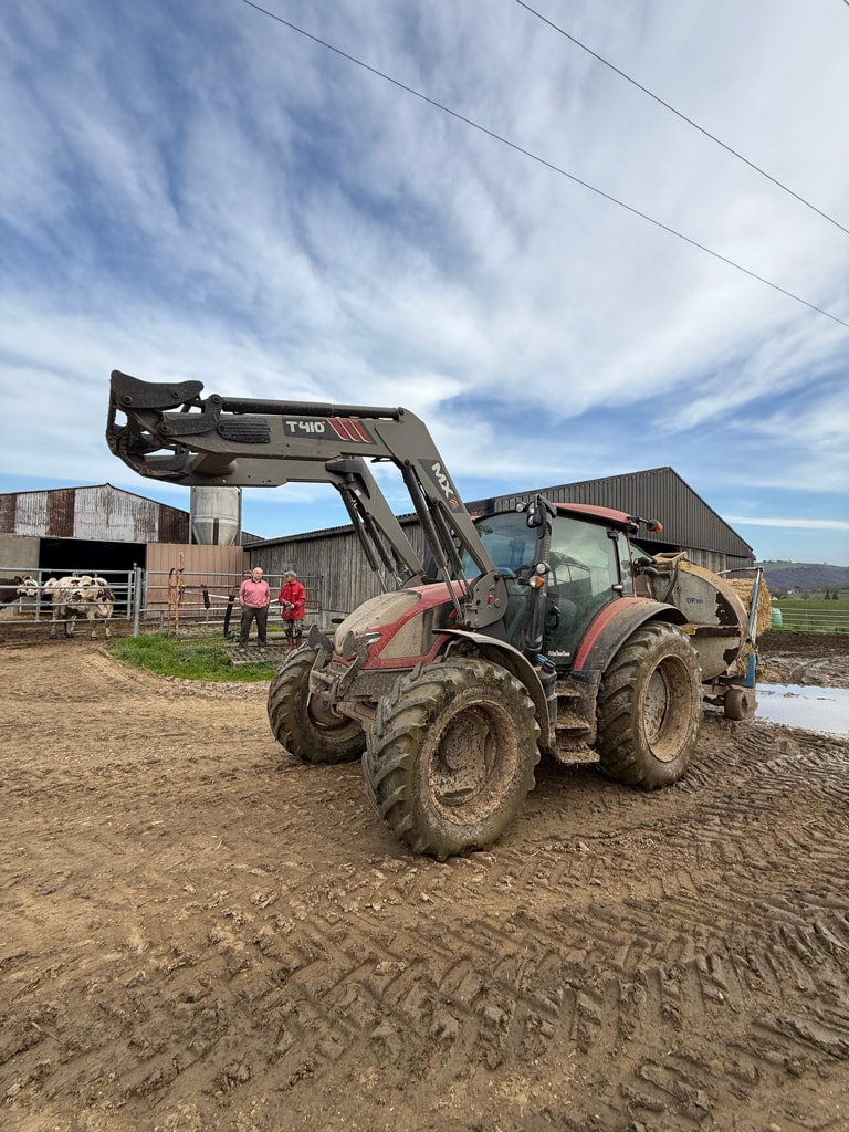 Tracteur chargeur VALTRA G 105 A - photo slide 6