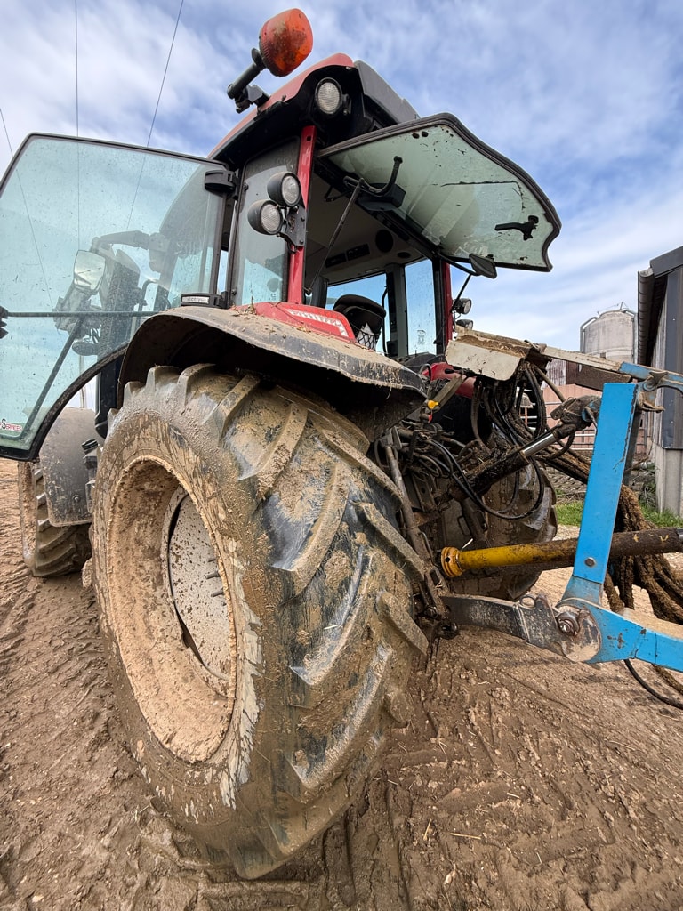 Tracteur chargeur VALTRA G 105 A - photo slide 8