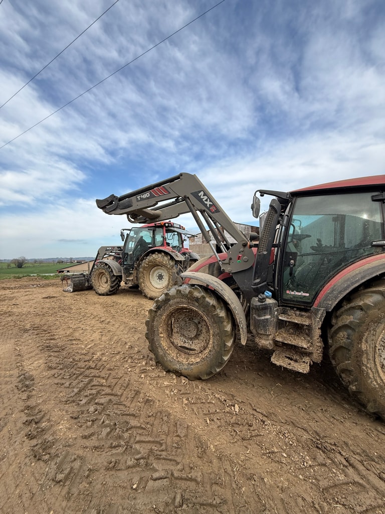 Tracteur chargeur VALTRA G 105 A - photo slide 11