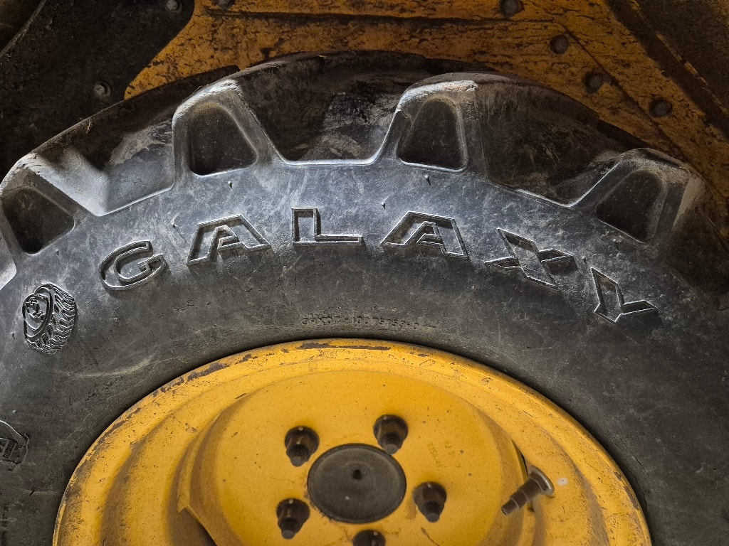 Valet de ferme JCB 403 - photo slide 6