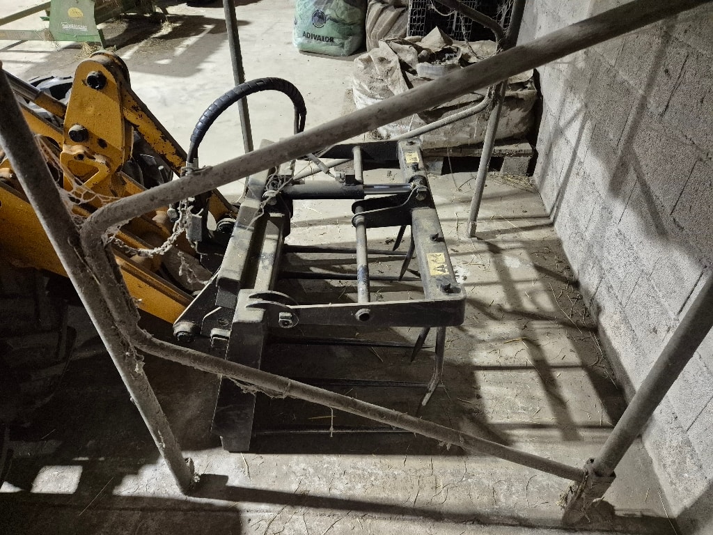 Valet de ferme JCB 403 - photo slide 7