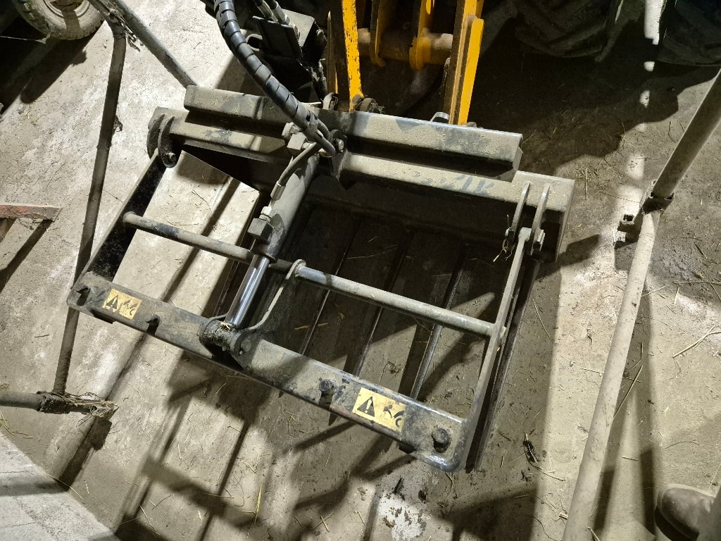 Valet de ferme JCB 403 - photo slide 10