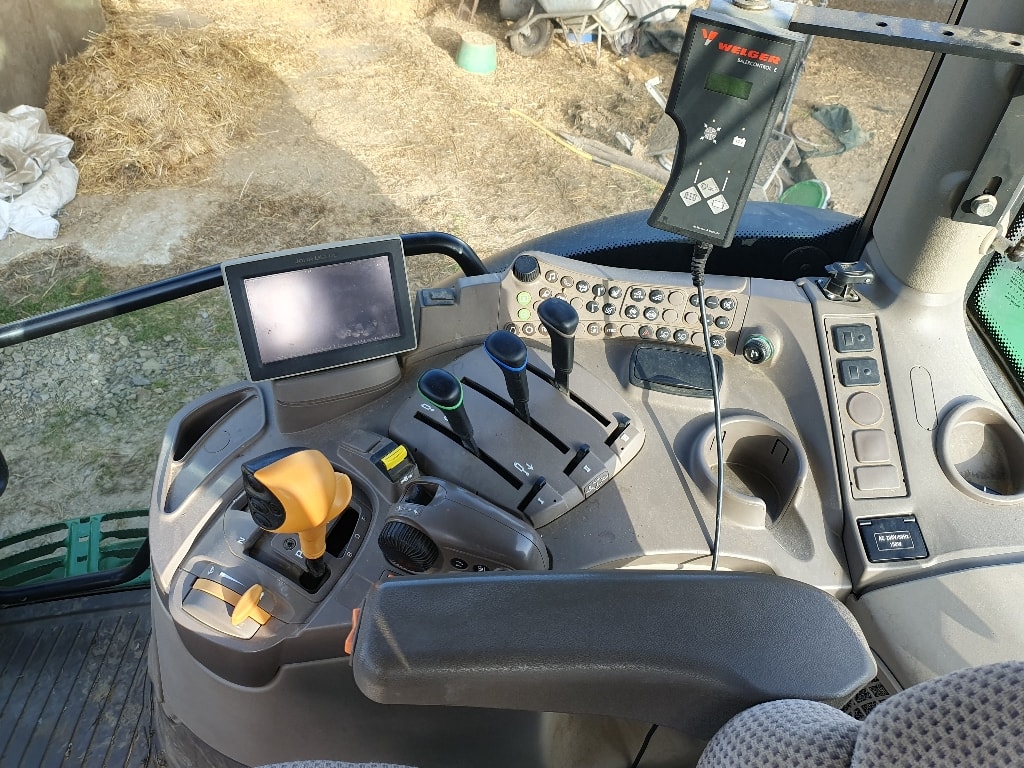Tracteur JOHN DEERE 6135R - photo slide 13