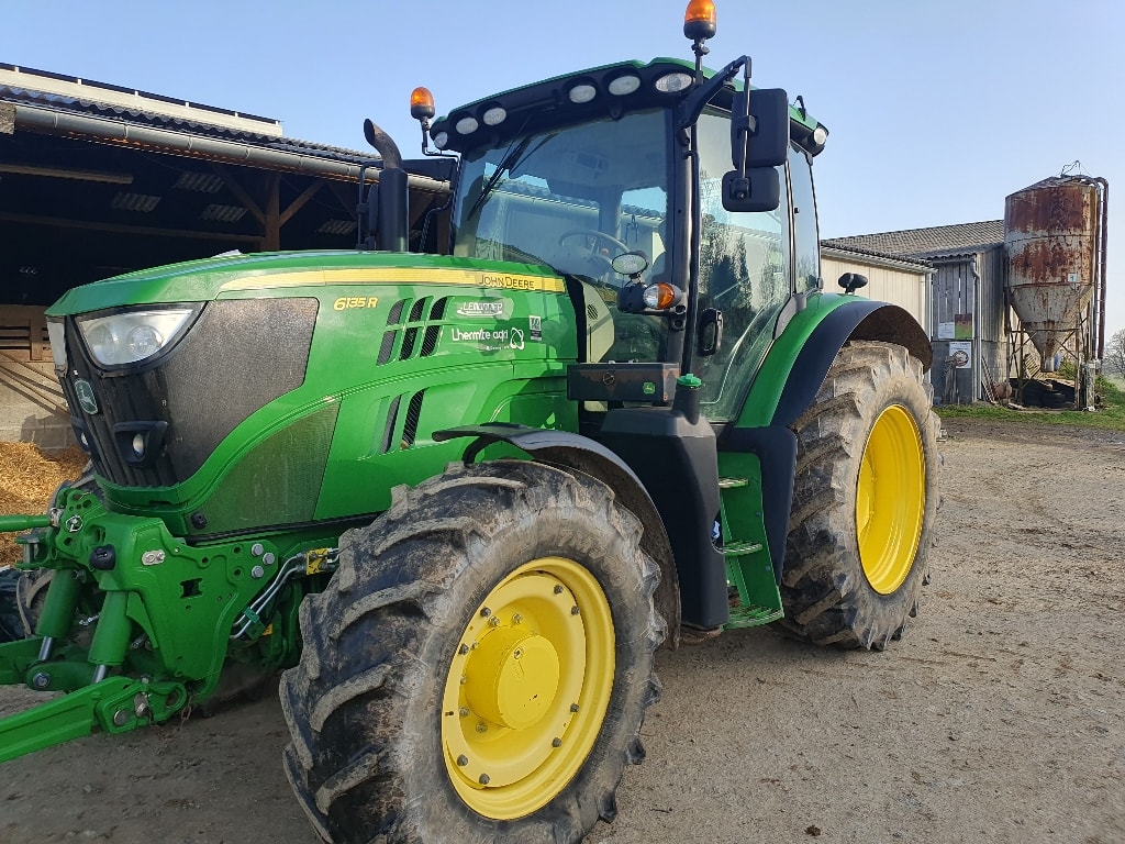 Tracteur JOHN DEERE 6135R - photo slide 1