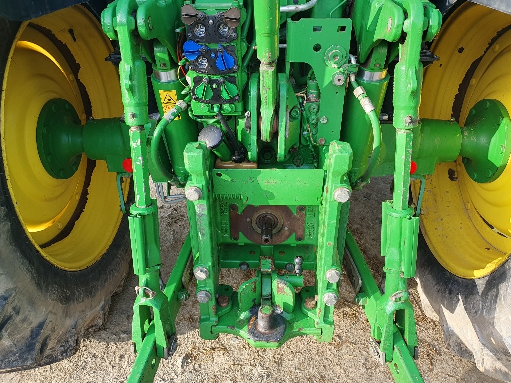 Tracteur JOHN DEERE 6135R - photo slide 11