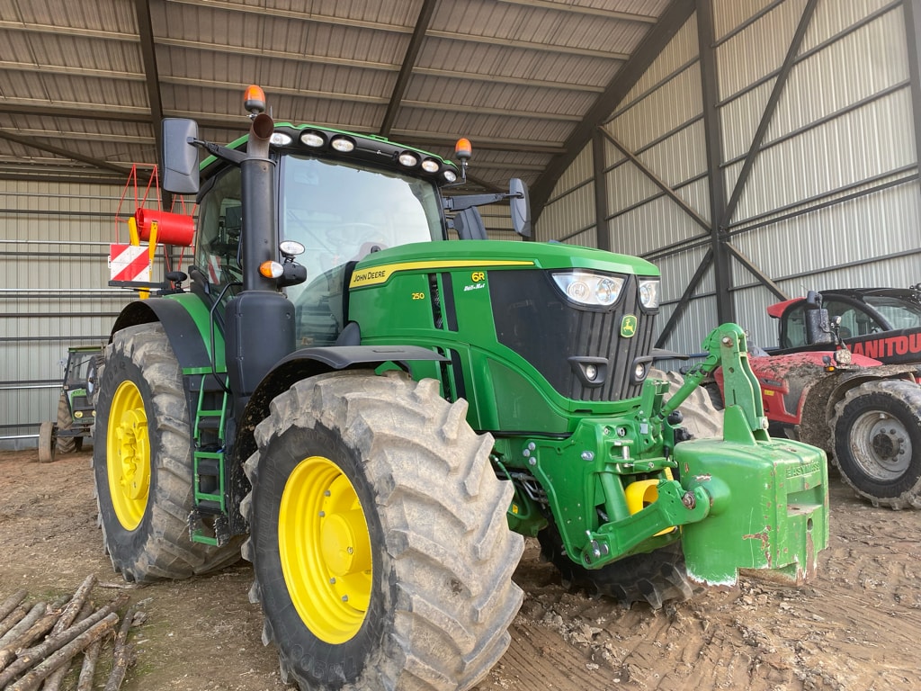 Tracteur JOHN DEERE 6R 250 - photo slide 1