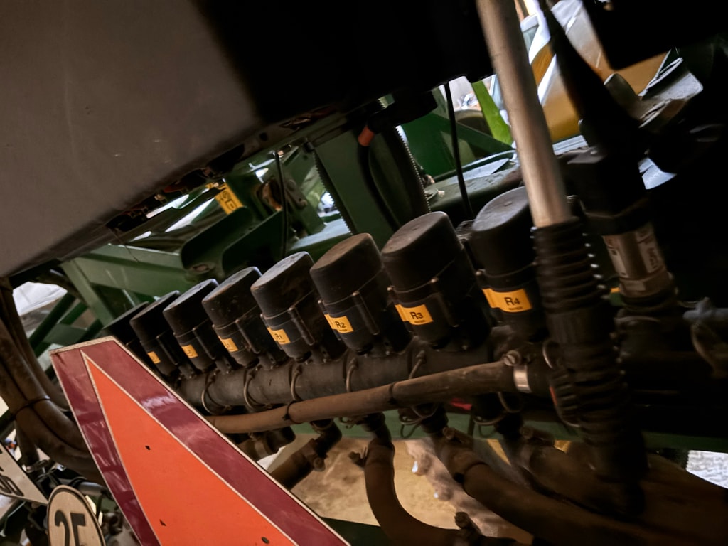 Pulverisateur JOHN DEERE 724i - photo slide 10