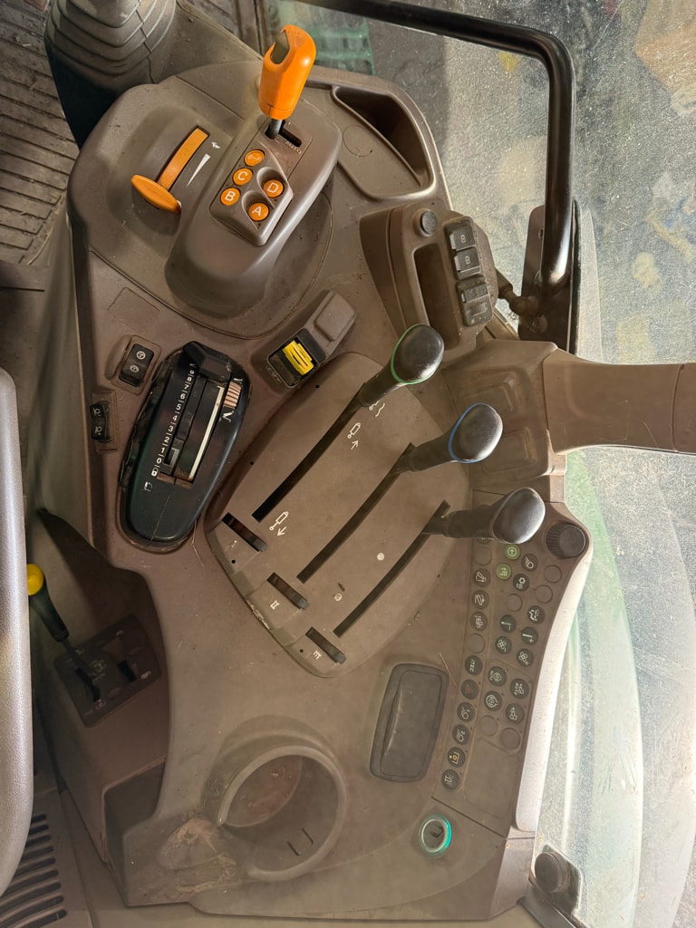 Tracteur chargeur JOHN DEERE 6130M - photo slide 19