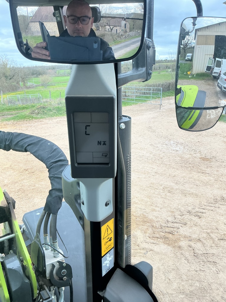 Tracteur chargeur CLAAS ARION 450 - photo slide 12