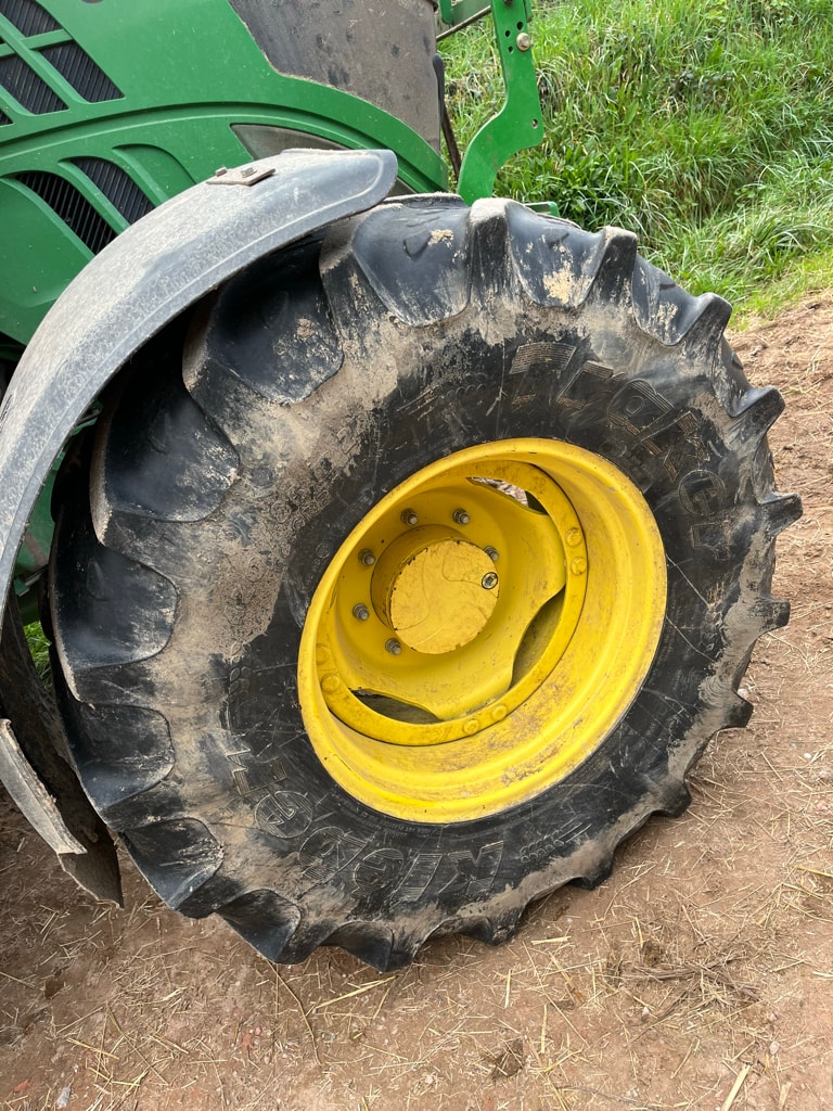 Tracteur chargeur JOHN DEERE 6115M - photo slide 11
