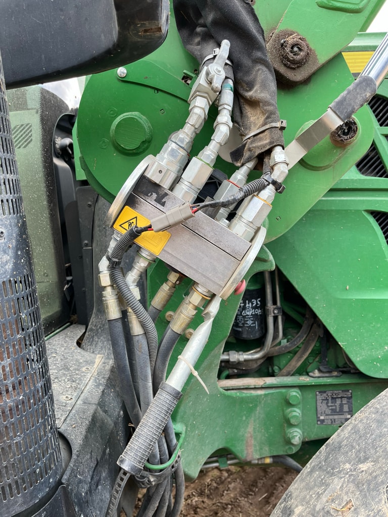 Tracteur chargeur JOHN DEERE 6115M - photo slide 19