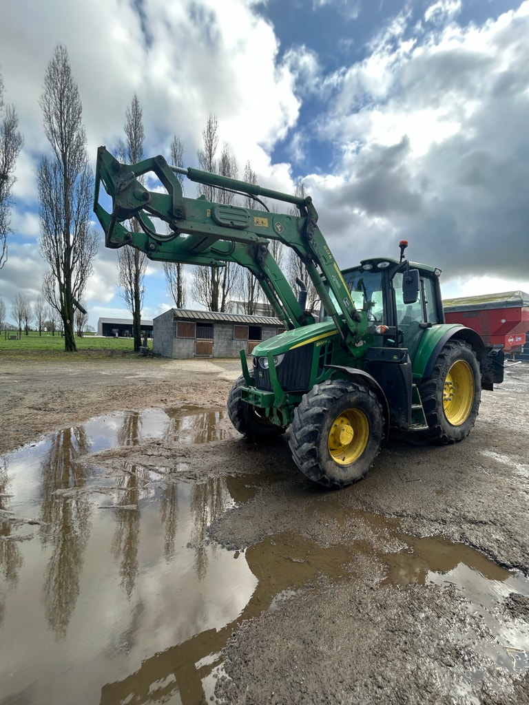 Tracteur chargeur JOHN DEERE 6100M - photo slide 1