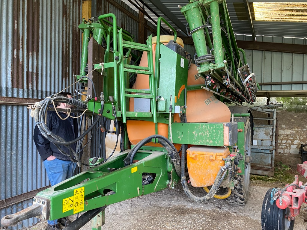Pulverisateur AMAZONE UX 3200 special - photo slide 1
