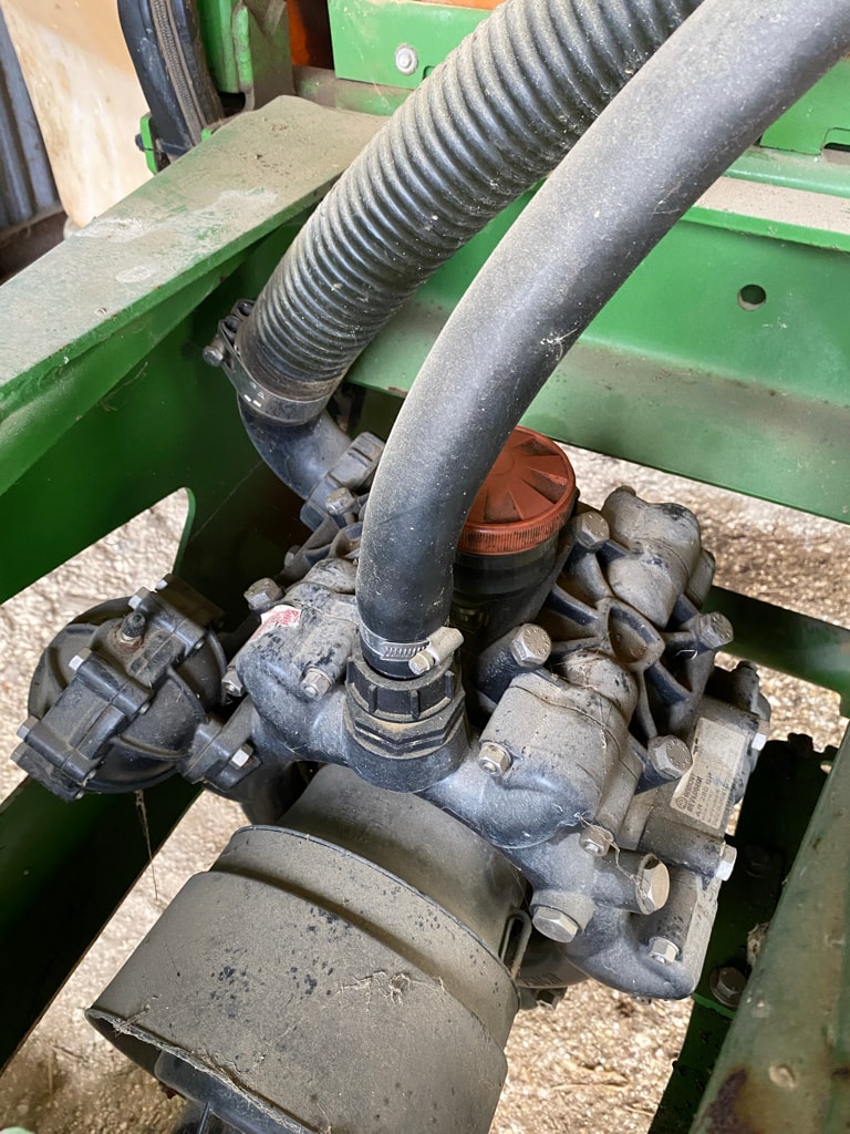 Pulverisateur AMAZONE UX 3200 special - photo slide 14