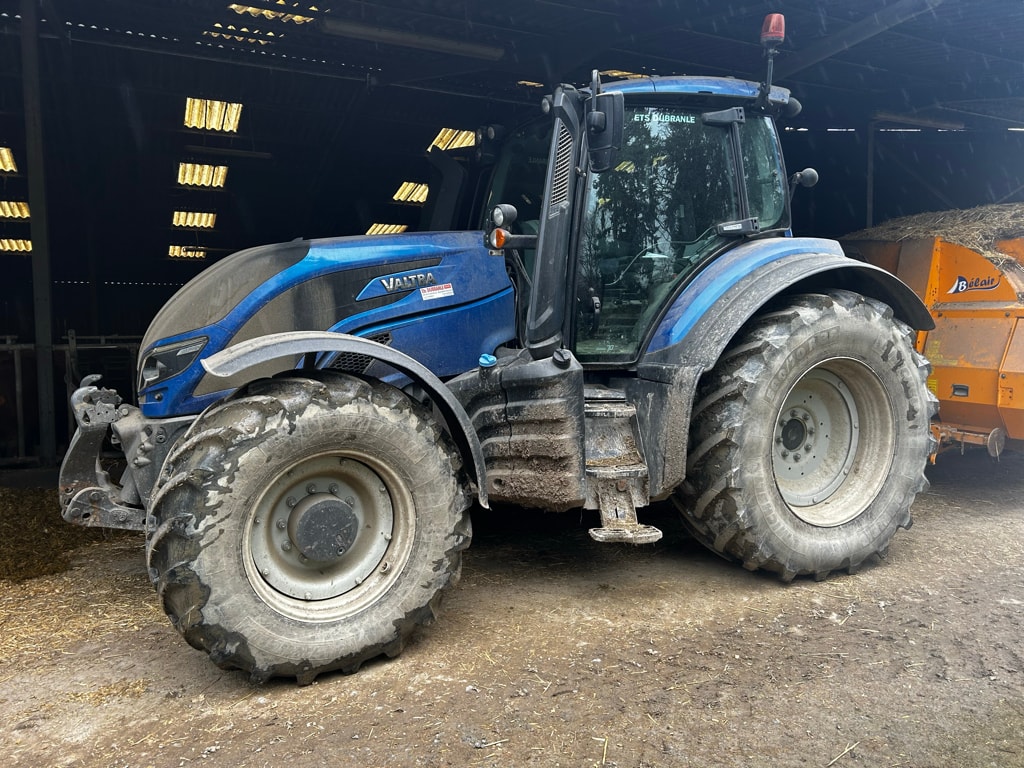 Tracteur VALTRA T144H - photo slide 1
