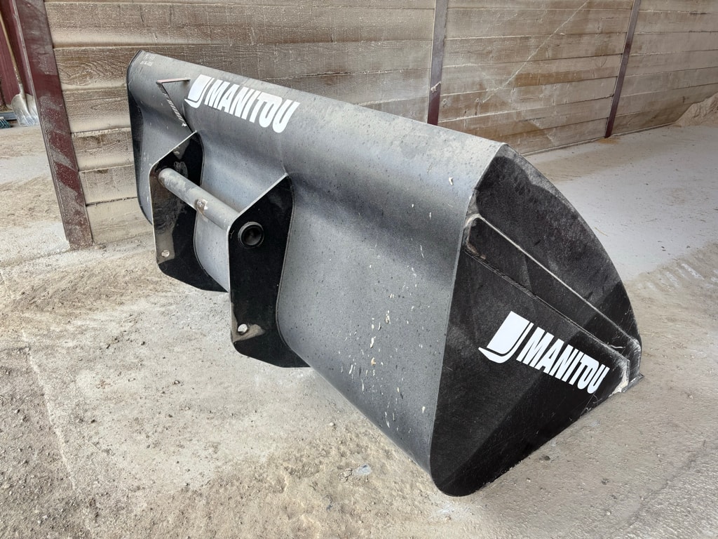 Godet MANITOU 2,45m - photo slide 1