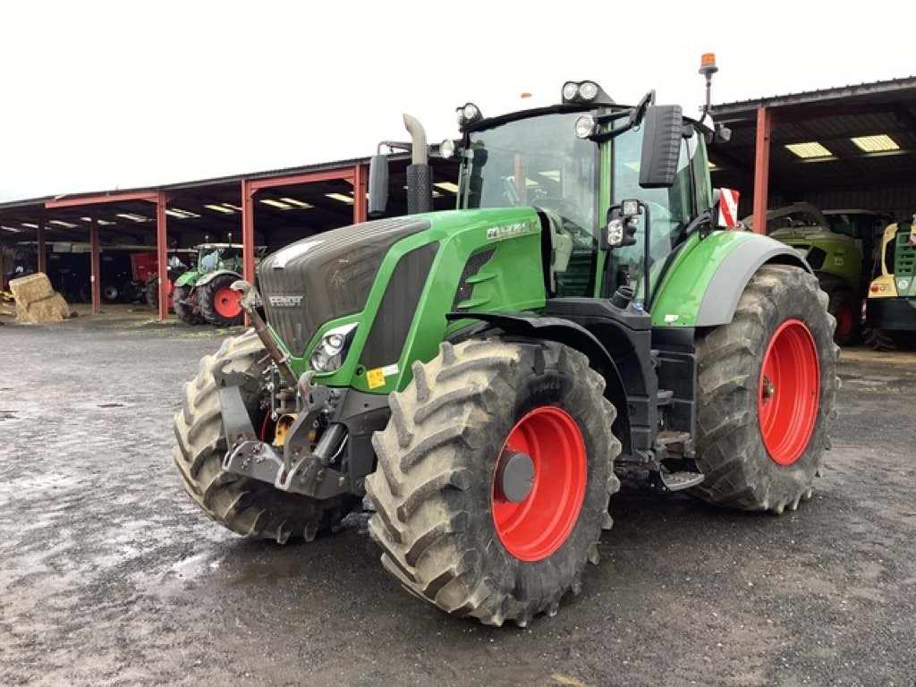 Tracteur FENDT 826 - photo slide 1
