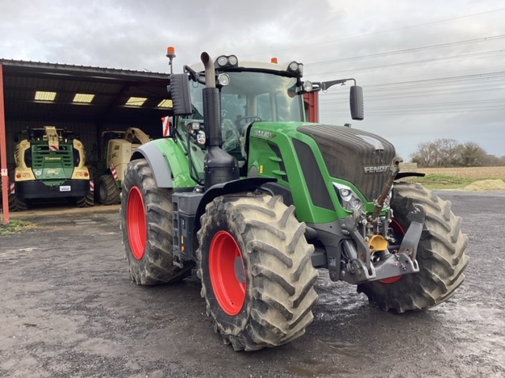 Tracteur FENDT 826 - photo slide 2