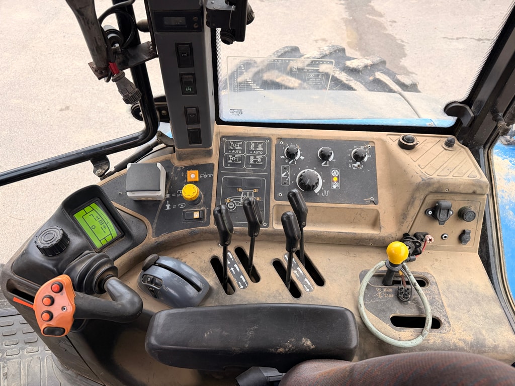 Tracteur NEW HOLLAND TM190 - photo slide 15
