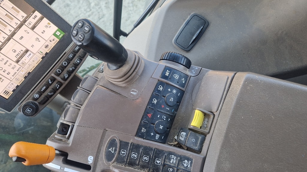 Tracteur chargeur JOHN DEERE 6130R - photo slide 13