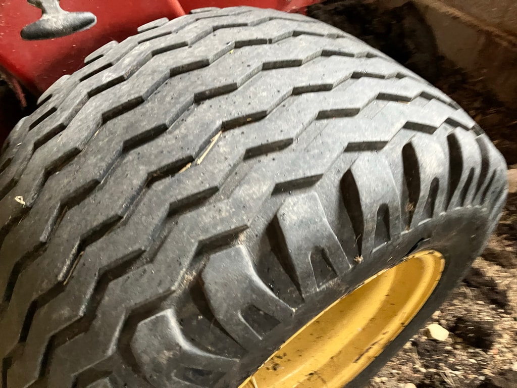 Presse balles rondes NEW HOLLAND 658 - photo slide 8