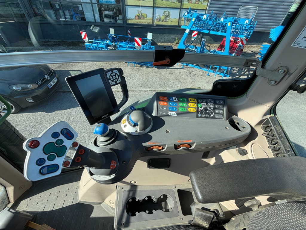 Tracteur FENDT 311 S4 PROFI - photo slide 16