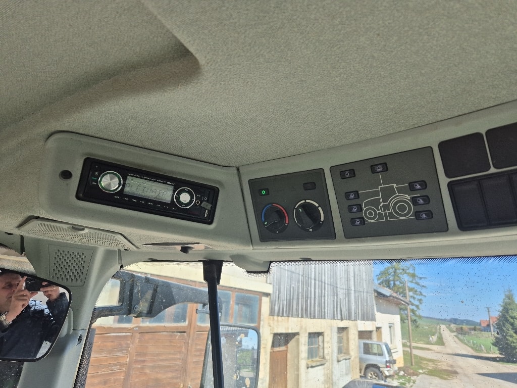 Tracteur CLAAS ARION 520 - photo slide 14
