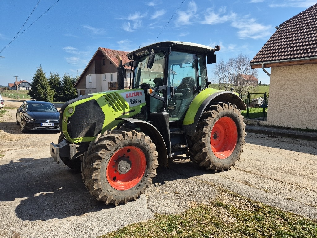 Tracteur CLAAS ARION 520 - photo slide 1