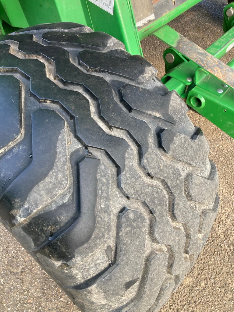 Presse balles rondes JOHN DEERE V461M - photo slide 6