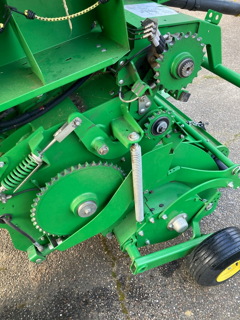 Presse balles rondes JOHN DEERE V461M - photo slide 11