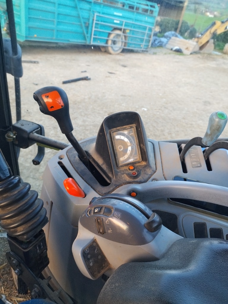 Tracteur chargeur NEW HOLLAND T6020 PLUS - photo slide 19
