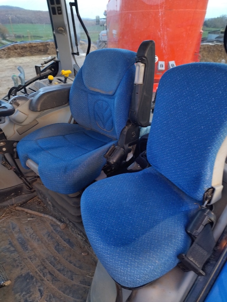 Tracteur chargeur NEW HOLLAND T6020 PLUS - photo slide 17