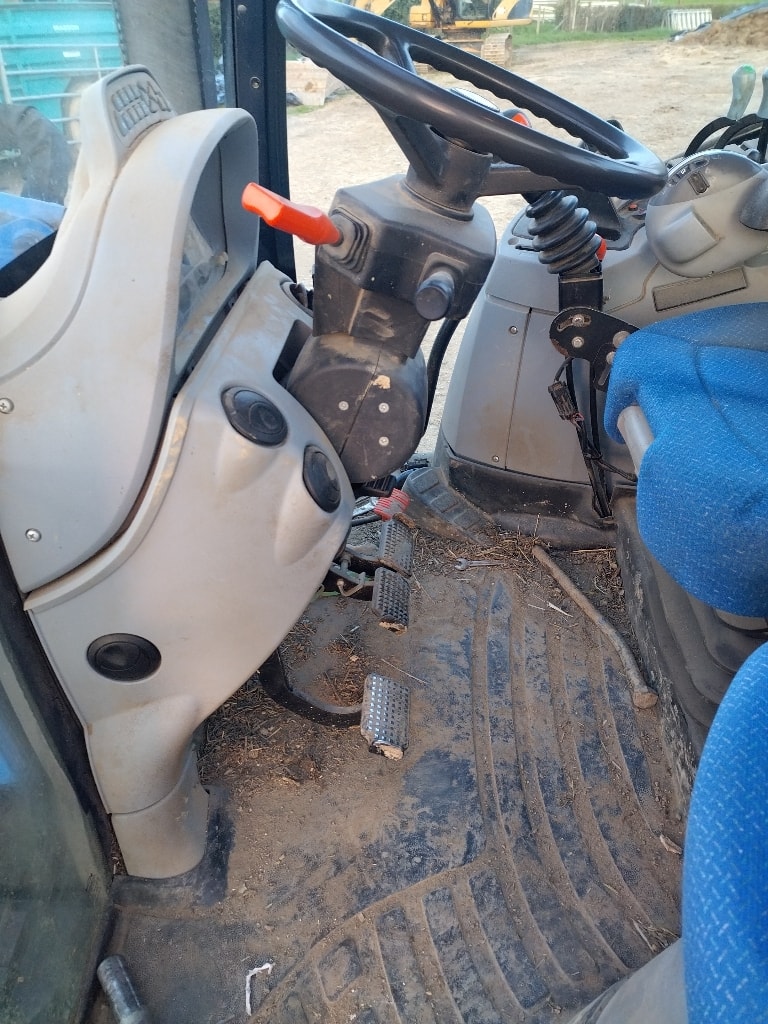 Tracteur chargeur NEW HOLLAND T6020 PLUS - photo slide 18