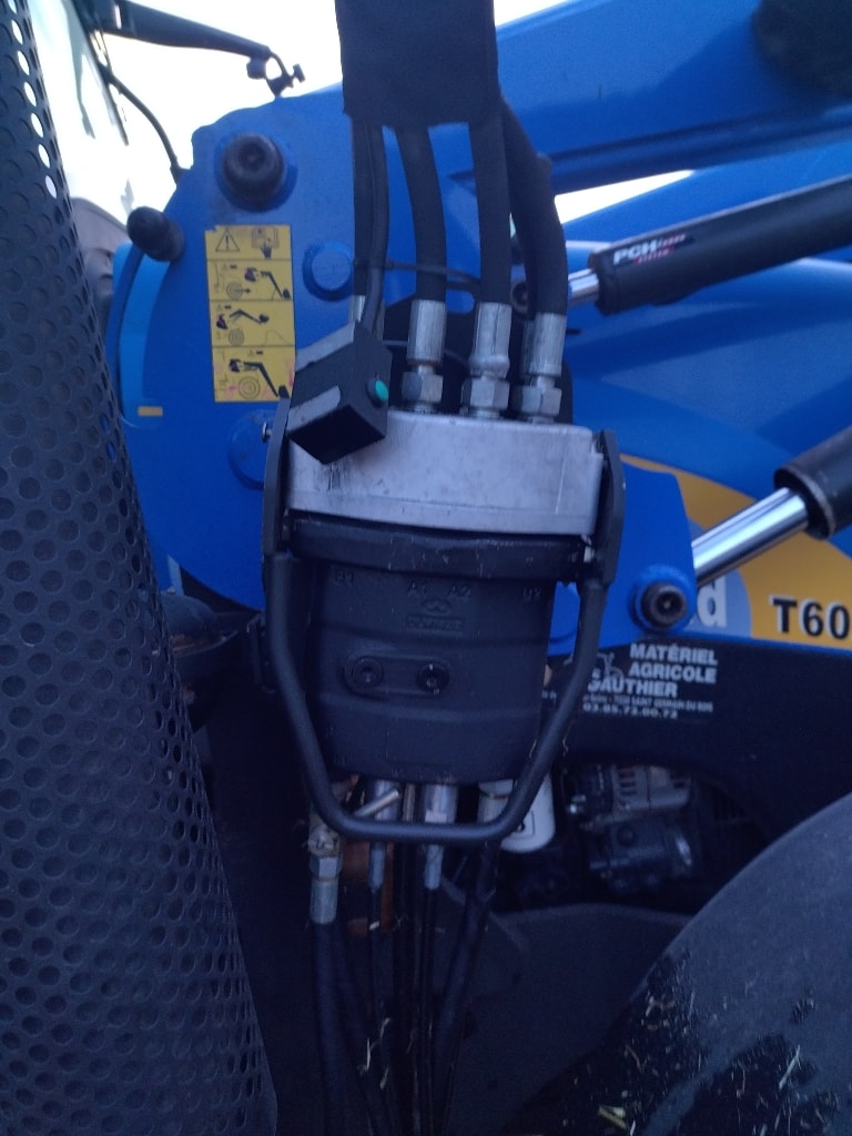 Tracteur chargeur NEW HOLLAND T6020 PLUS - photo slide 13