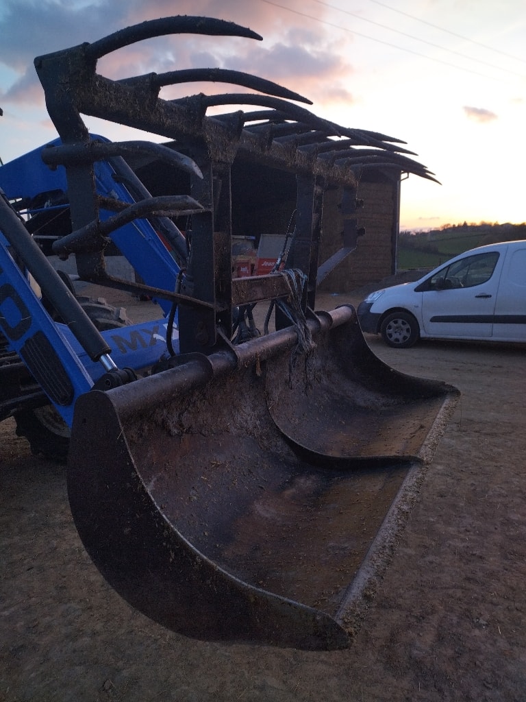 Tracteur chargeur NEW HOLLAND T6020 PLUS - photo slide 14