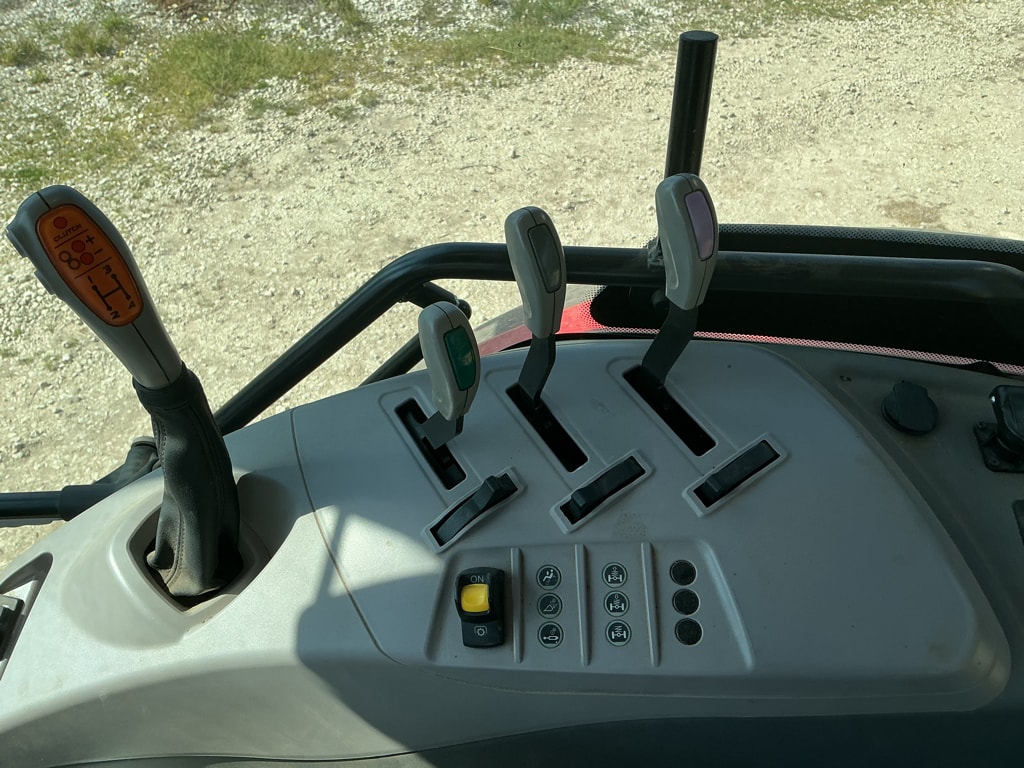 Tracteur MC CORMICK X6 415 - photo slide 10