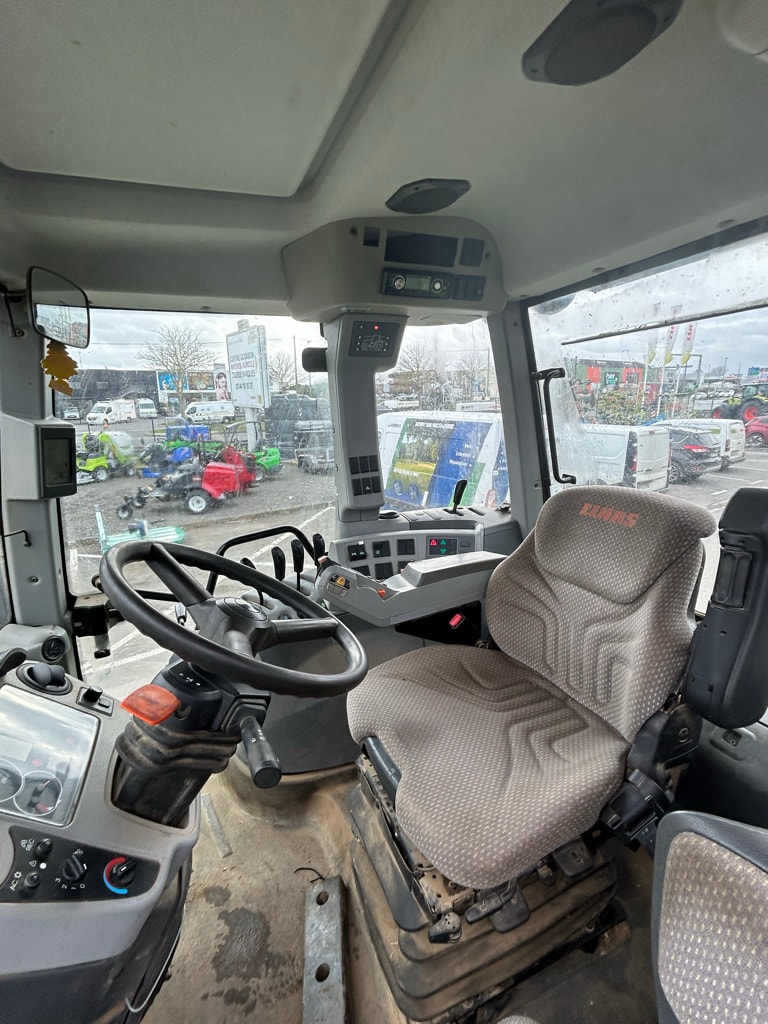 Tracteur CLAAS AXION 810 - photo slide 9