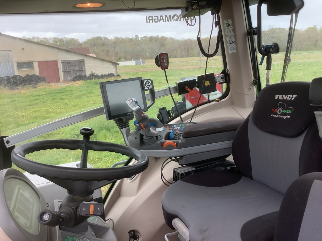 Tracteur FENDT 828 VARIO PROFI + - photo slide 24