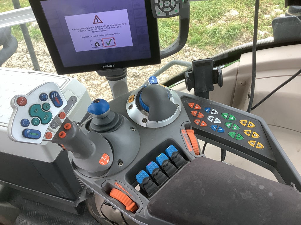 Tracteur FENDT 828 VARIO PROFI + - photo slide 18