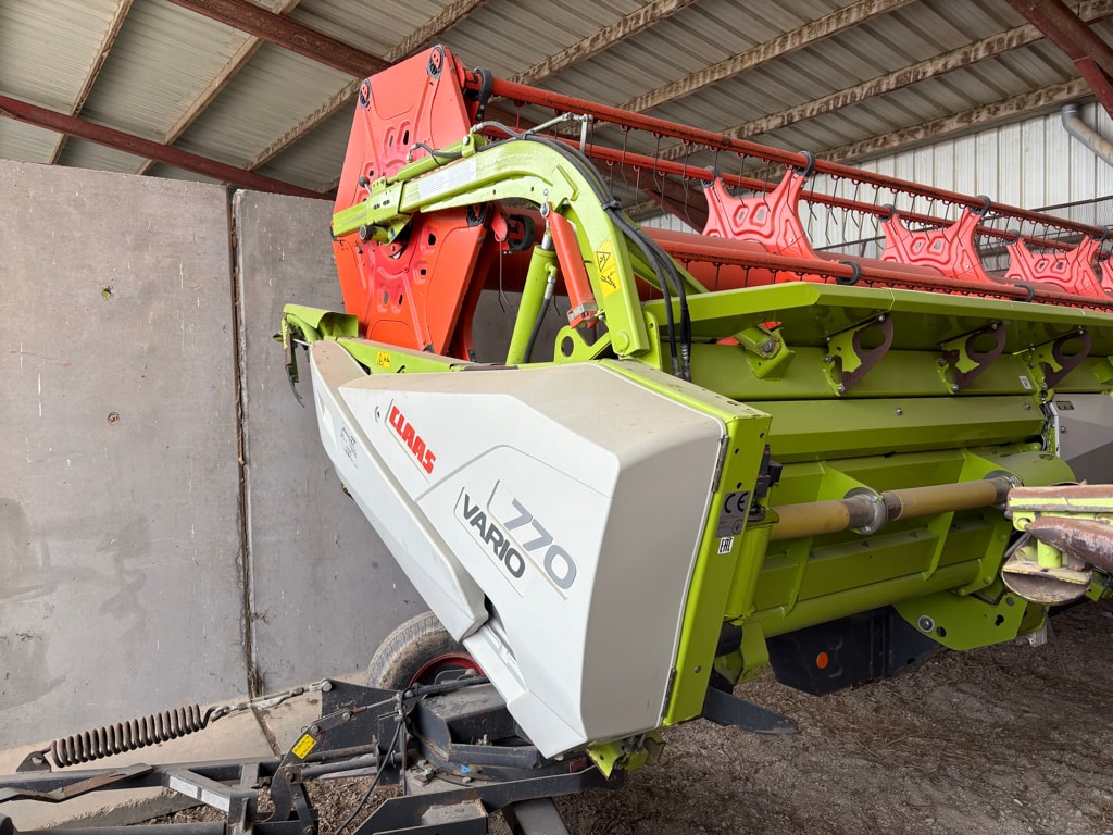 Moissonneuse CLAAS TRION 730 TERRATRAC - photo slide 21
