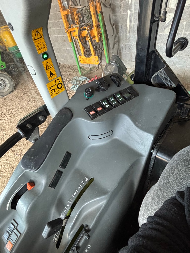 Tracteur CLAAS Nexos 240 F - photo slide 17