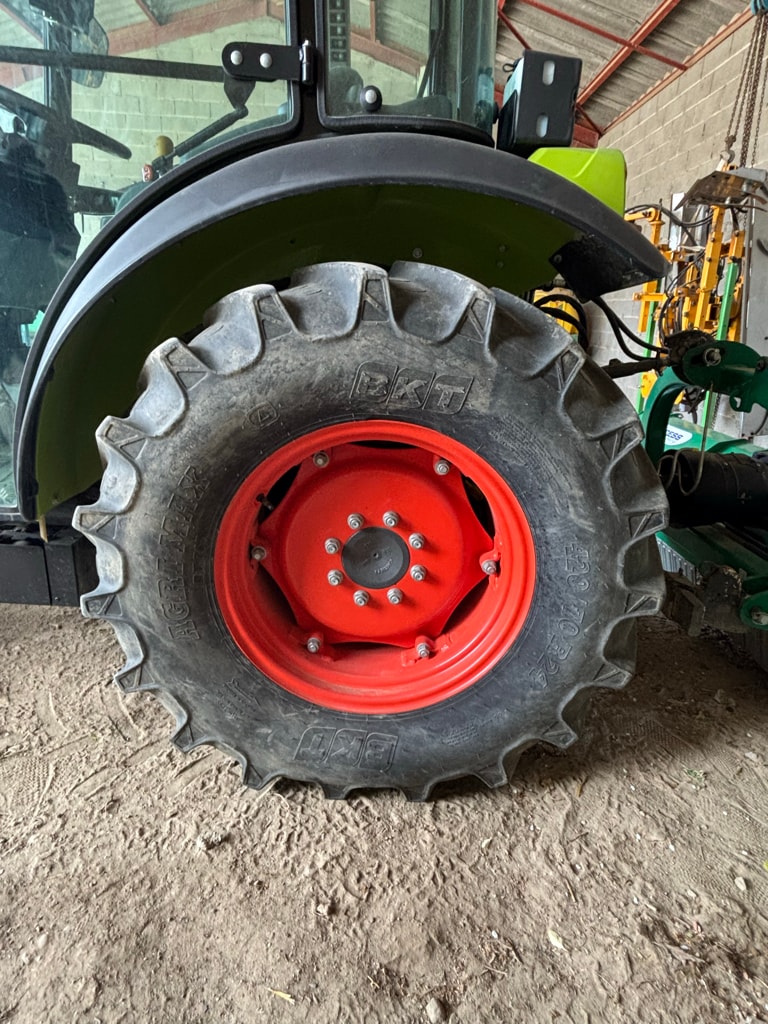 Tracteur CLAAS Nexos 240 F - photo slide 4