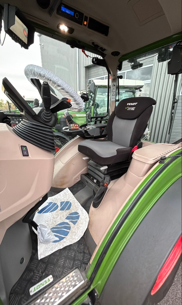 Tracteur FENDT 210V - photo slide 12