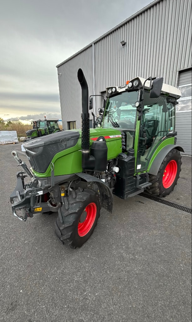 Tracteur FENDT 210V - photo slide 1