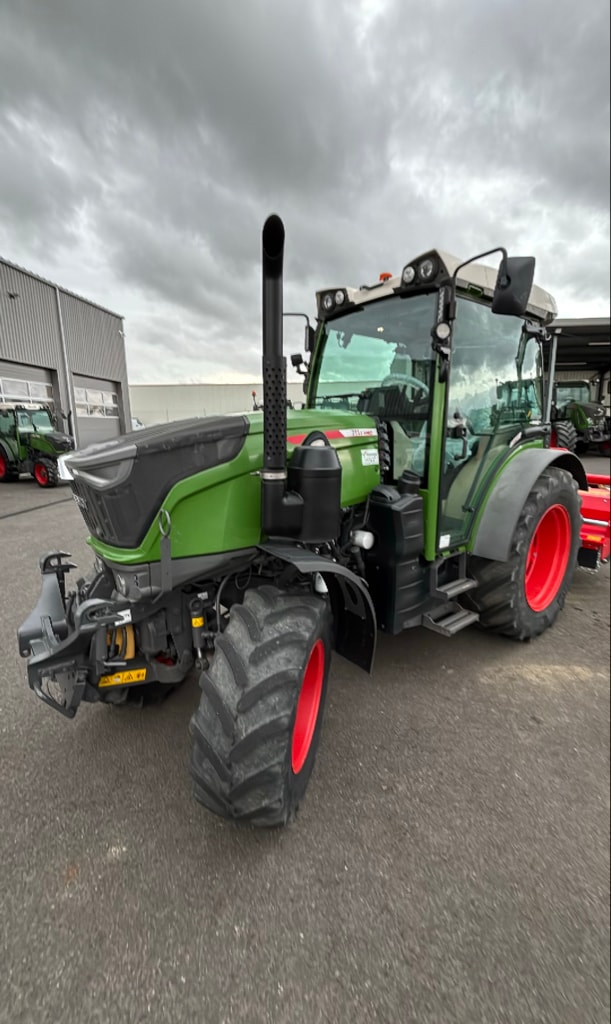 Tracteur FENDT 211F - photo slide 1