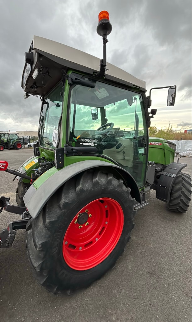 Tracteur FENDT 211F - photo slide 3