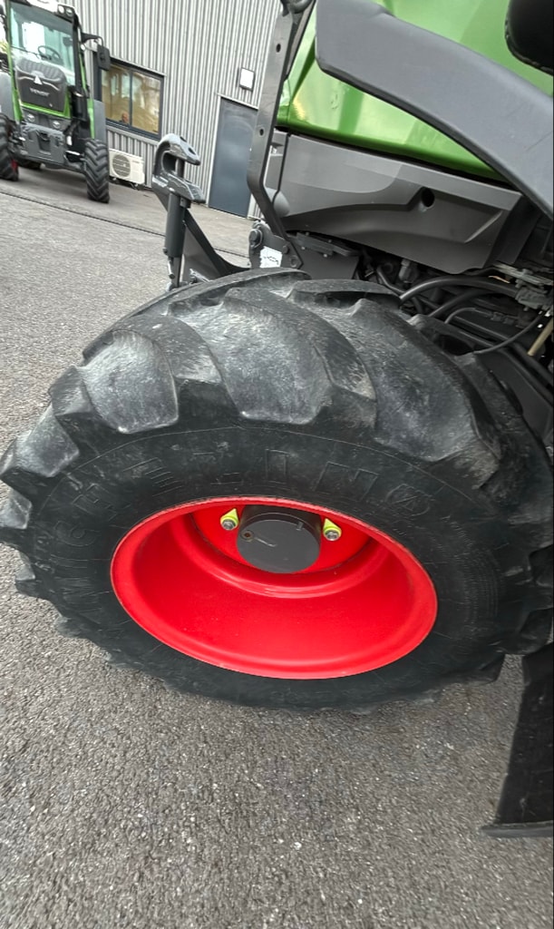 Tracteur FENDT 211F - photo slide 6